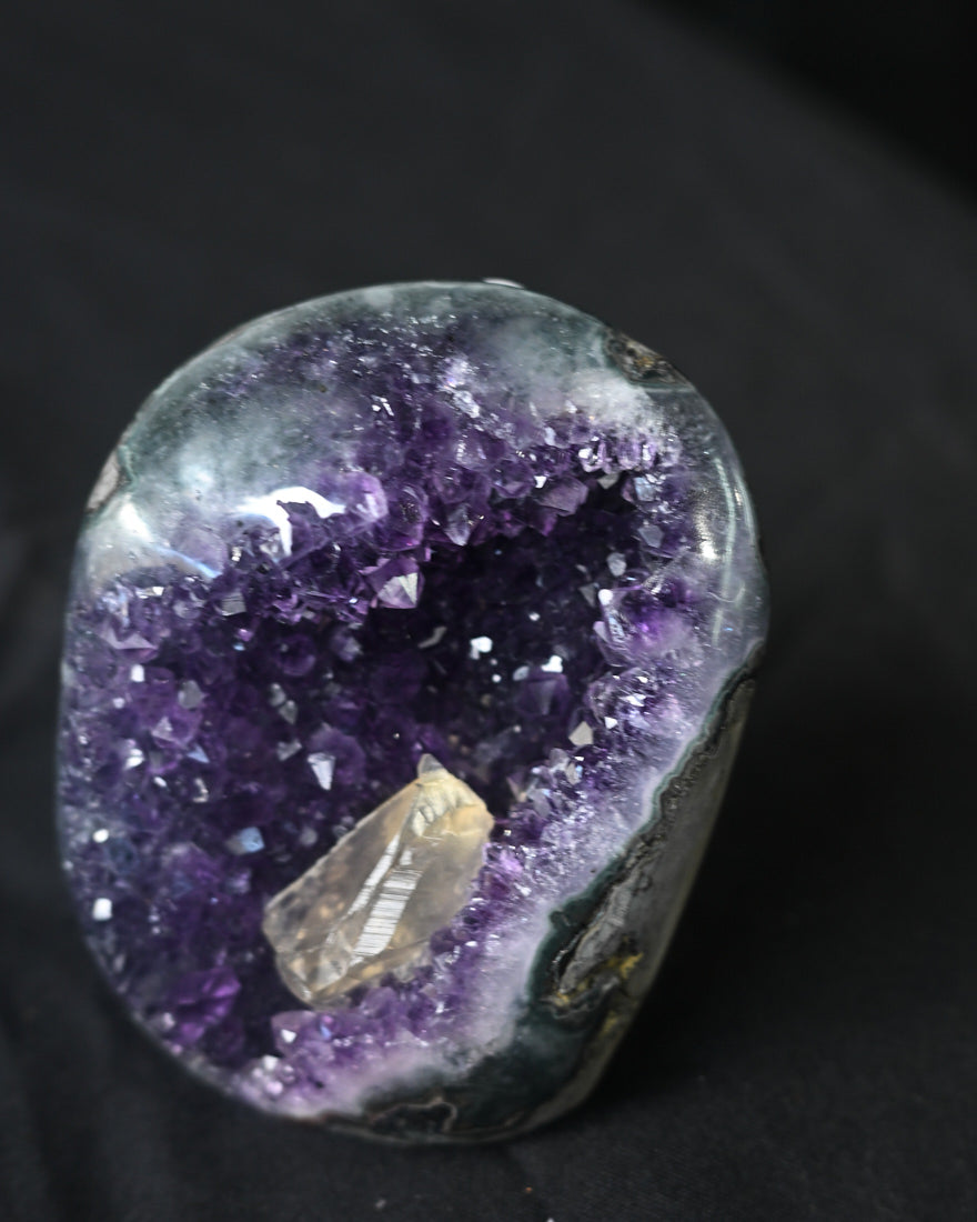 Amethyst Druzy Freeform w Calcite