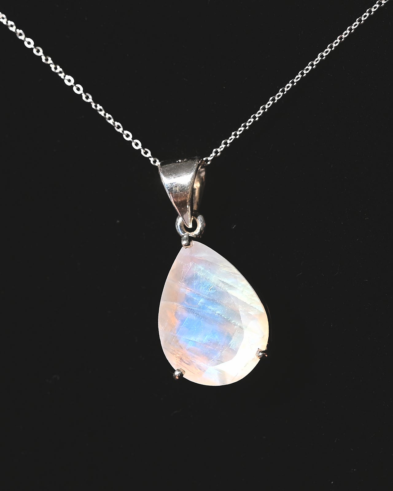 necklace-moonstone--20c--.25in--MN11-c3200.jpg