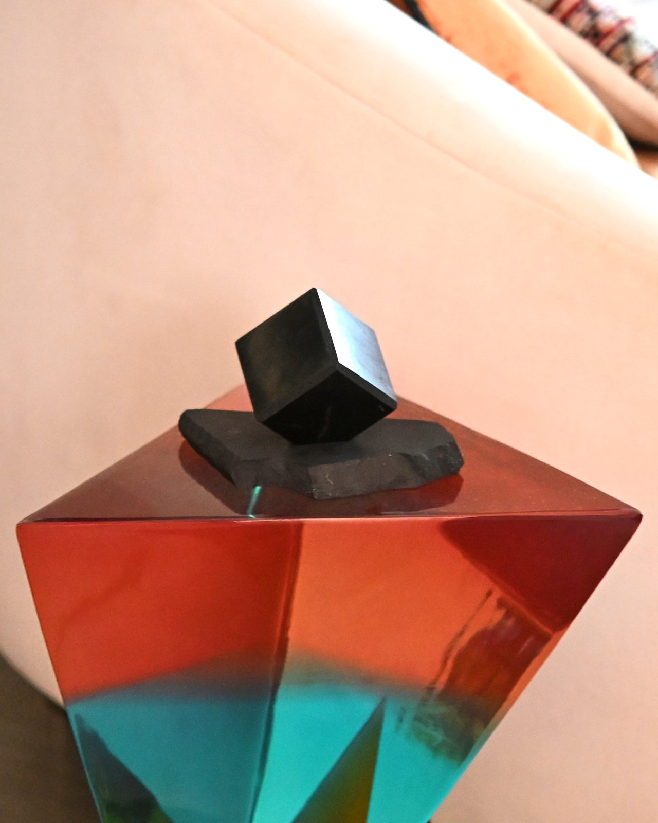 shungite-cube-stand--5.jpg